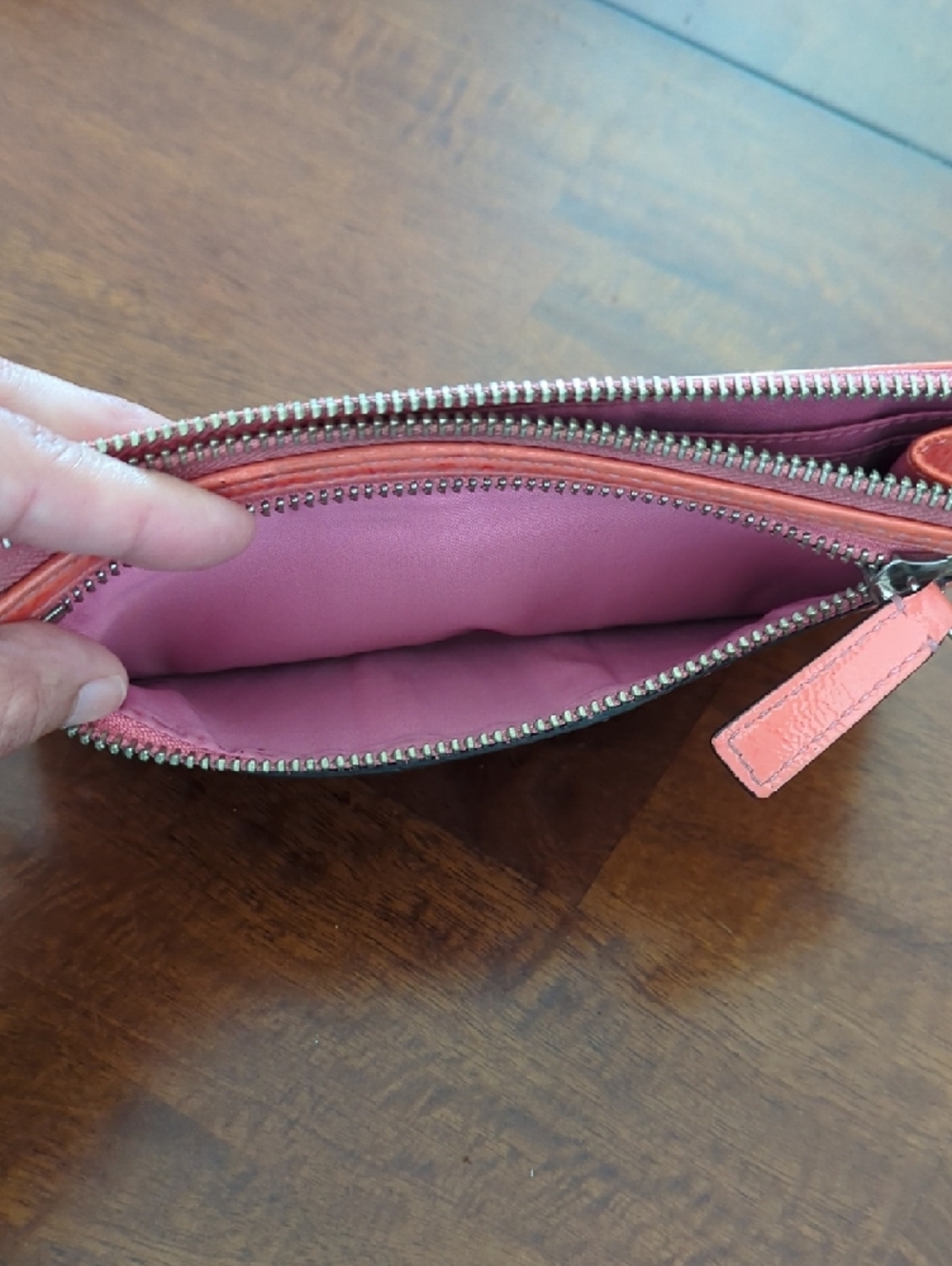 Coral Patent Leather Wristlet Wallet - Unknown Brand - Picture 4 of 4